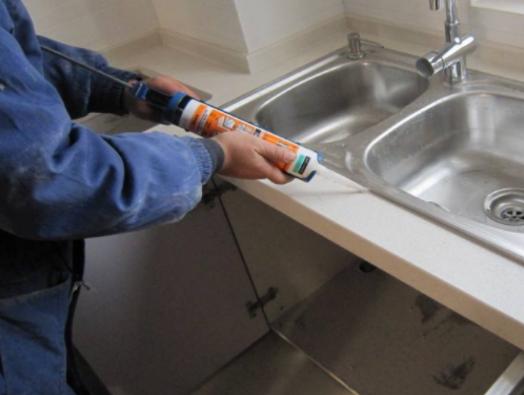 玻璃膠清洗方法，四個(gè)方法教你快速清洗玻璃膠