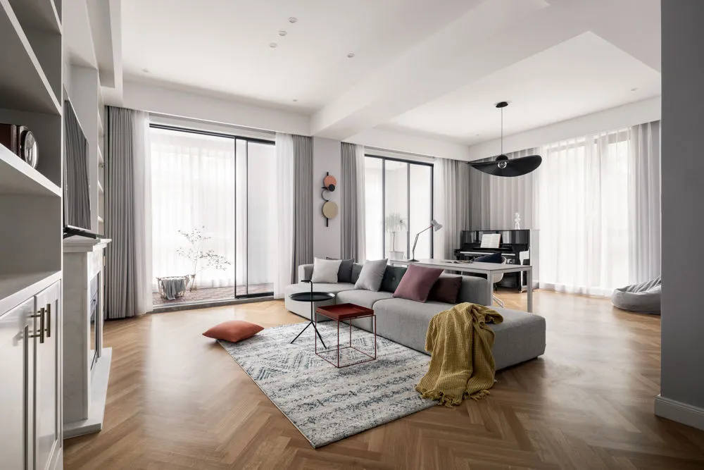 客廳布局如何更實用，沙發(fā)不靠墻擺放!