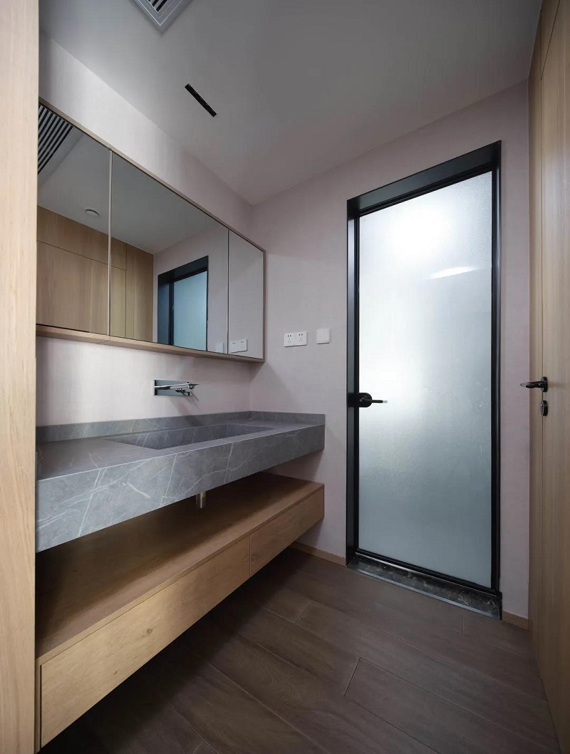 91平米二居室現(xiàn)代風，客餐廳吊頂一體設計，簡約大氣很耐看