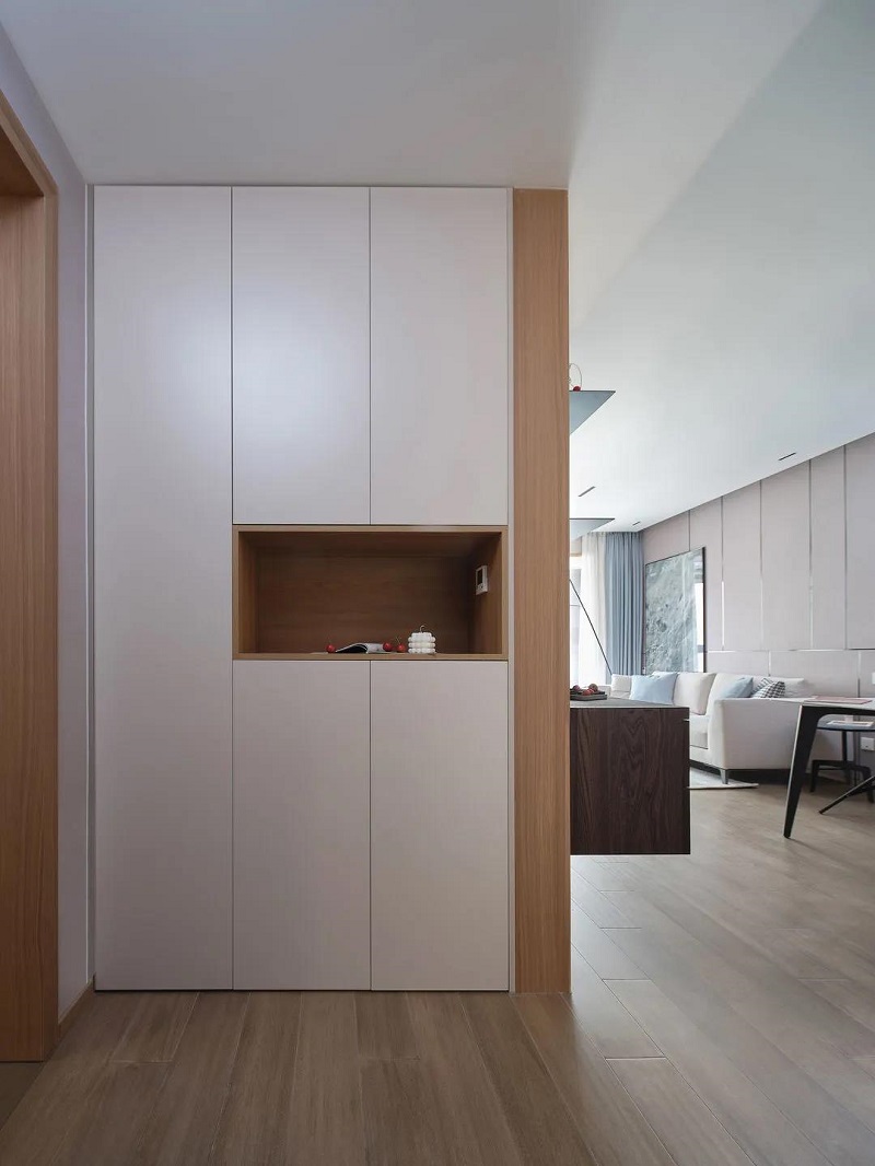 91平米二居室現(xiàn)代風，客餐廳吊頂一體設計，簡約大氣很耐看