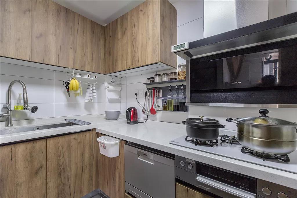 100㎡現(xiàn)代風(fēng)格裝修效果圖，臥室小衣帽間收納實用！