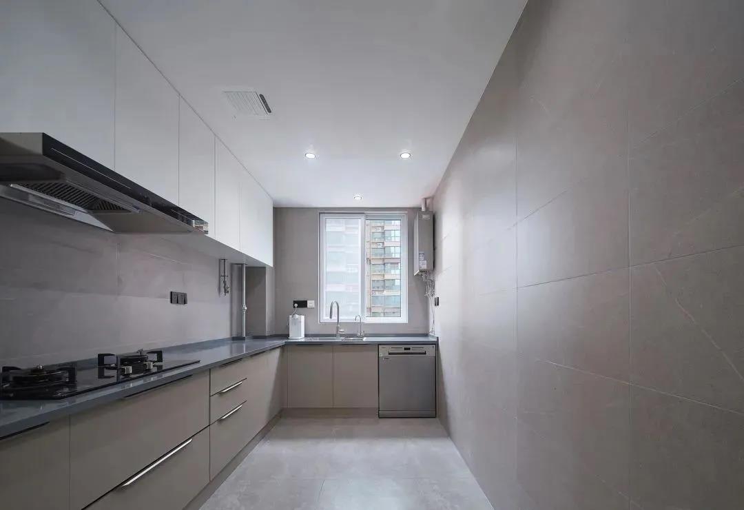 145㎡現(xiàn)代簡(jiǎn)約風(fēng)格新房裝修，電視柜+隱藏門